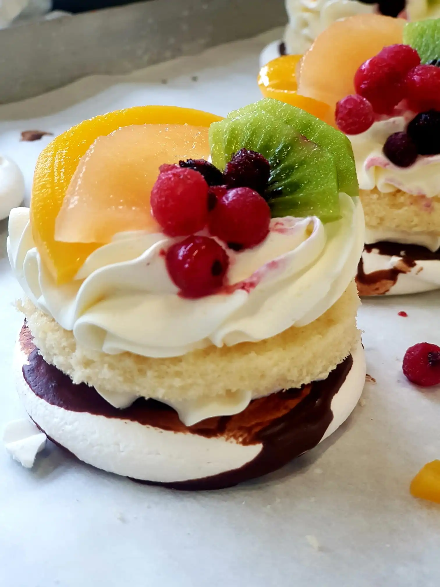 Individual pavlova dessert